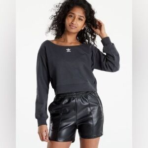 Adidas Slouchy Crew
Sweatshirt